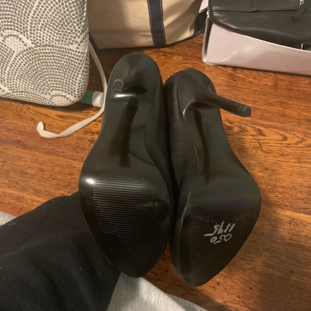Guess Booties - Picture 5 of 5
